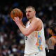 Jokic premier joueur à faire du 30,20,20