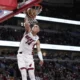 Tyler en mode hero du Heat en plante 38